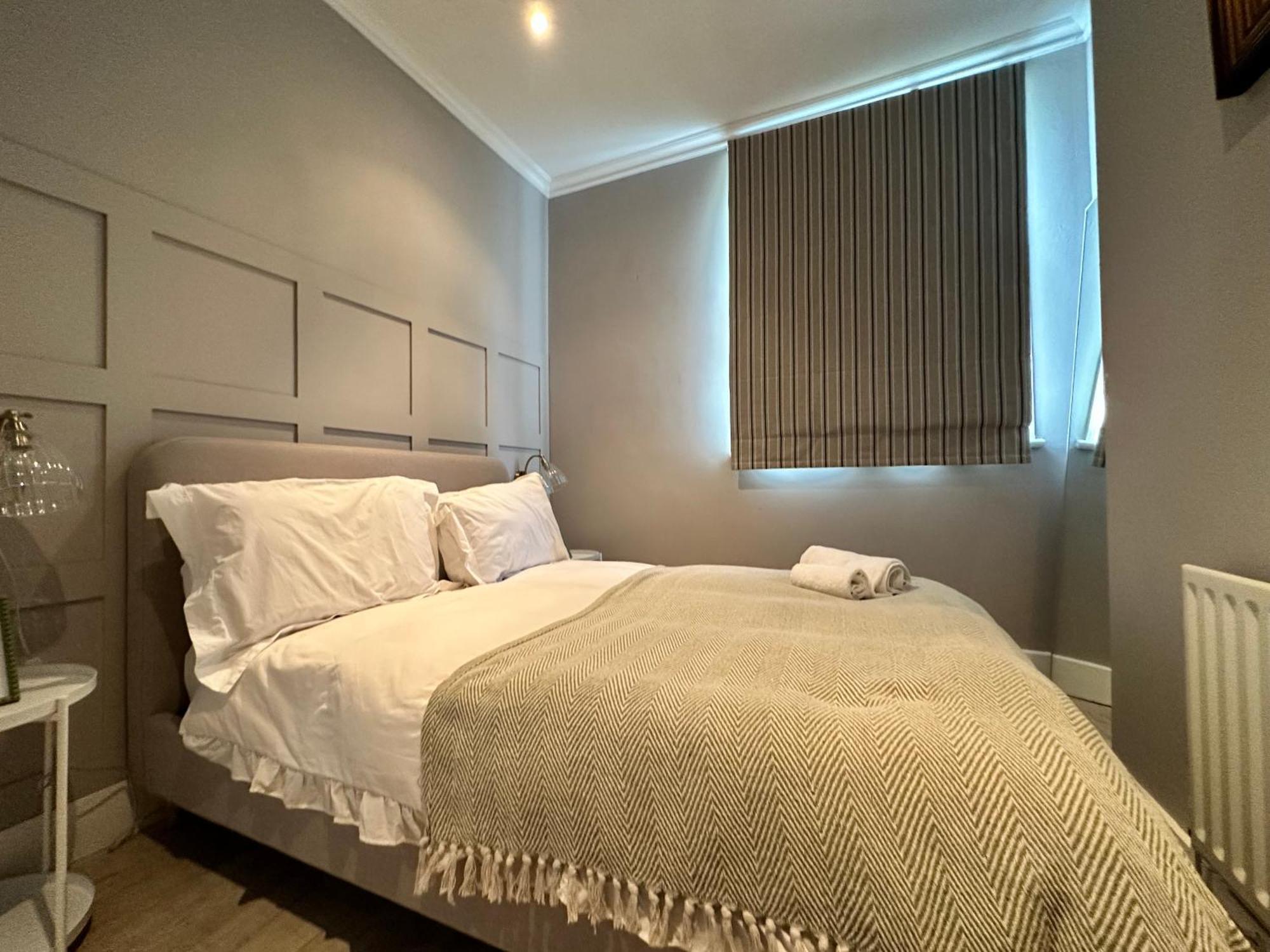 Charming In Battersea *