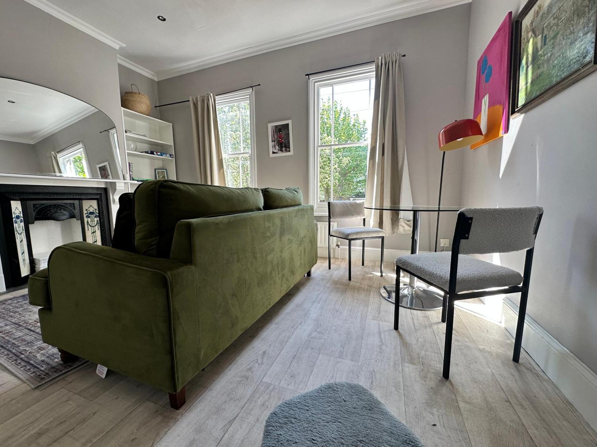Charming In Battersea Apartment