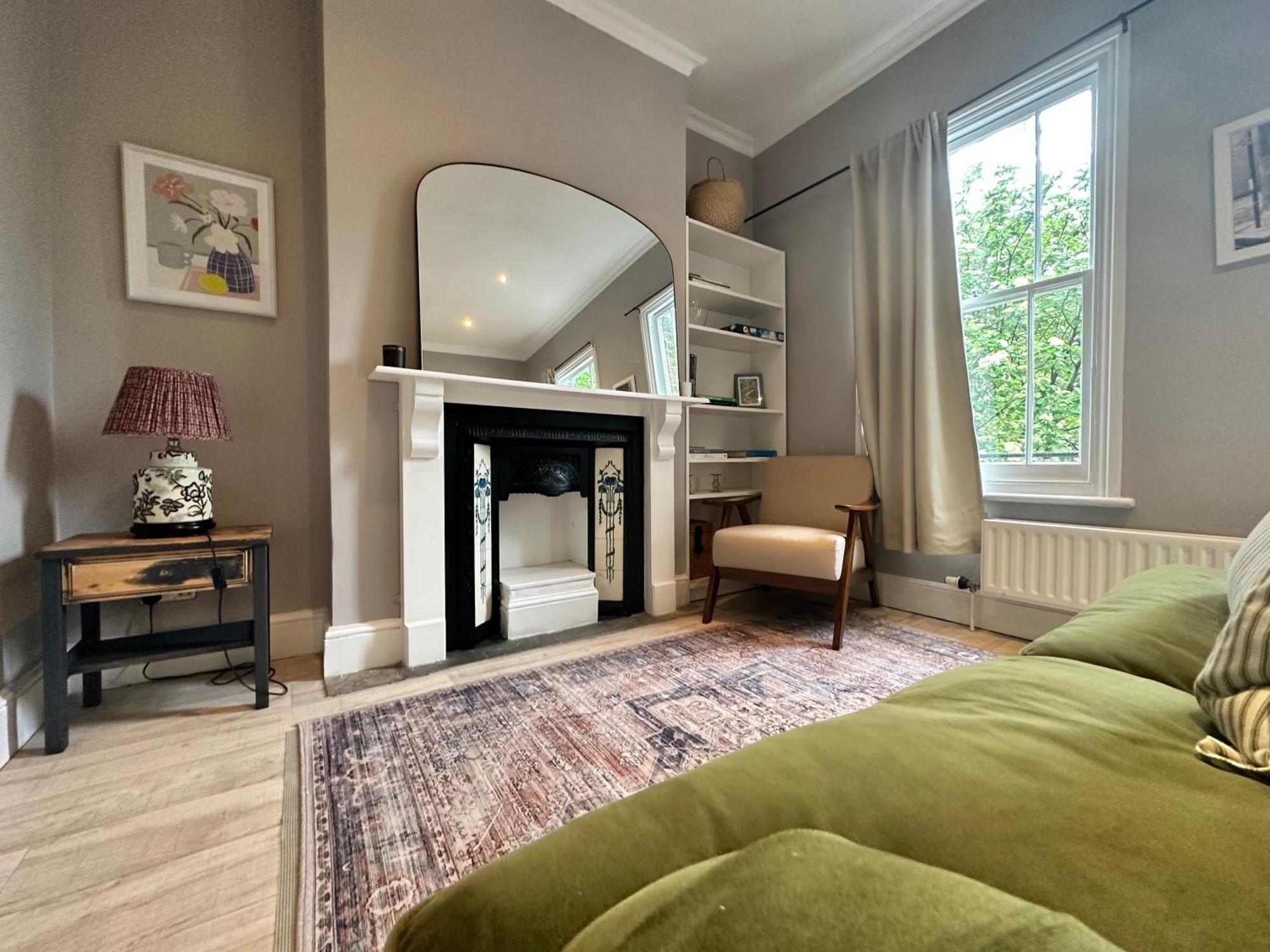 Charming In Battersea Apartment *